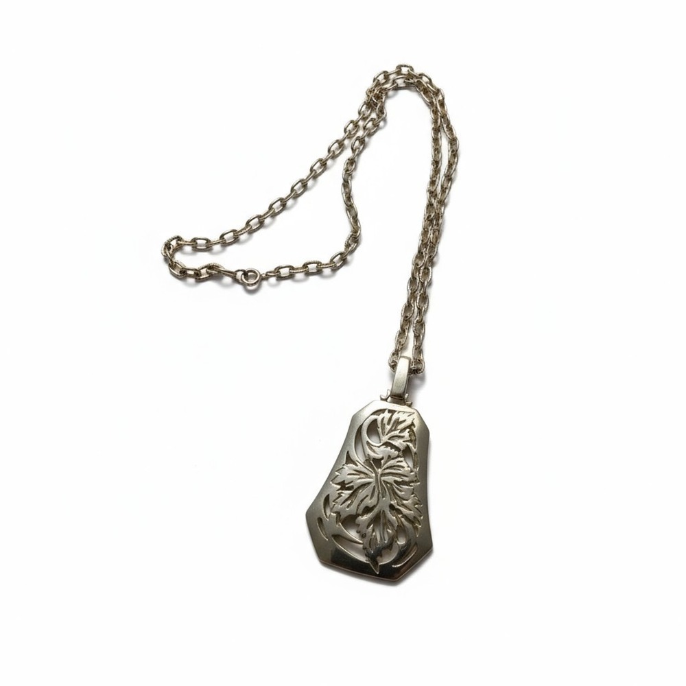 Vintage Silver Tone Floral Design Pendant Necklace Jewelry Women